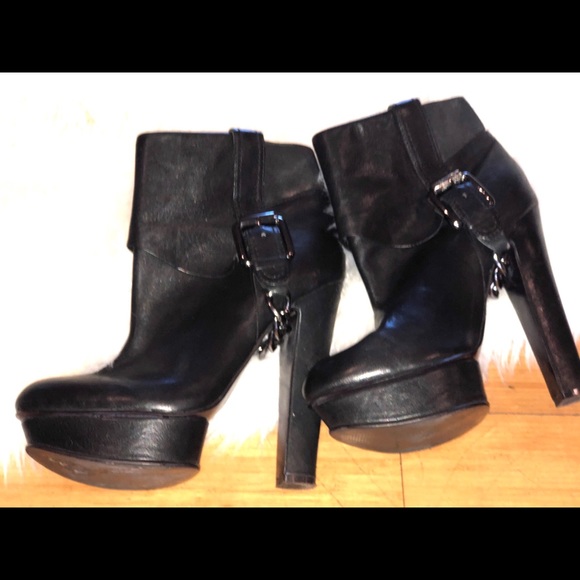 HOT LEATHER AND CHAIN DONALD J PLINER BOOTIES - Picture 4 of 8